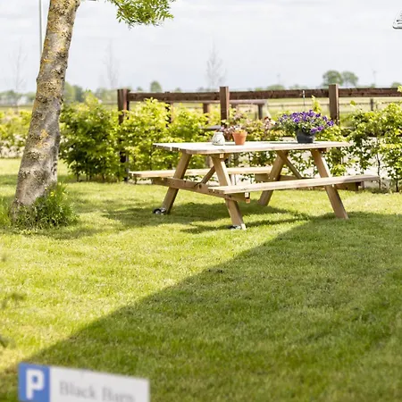 The Black Barn Çiftlik konaklama *